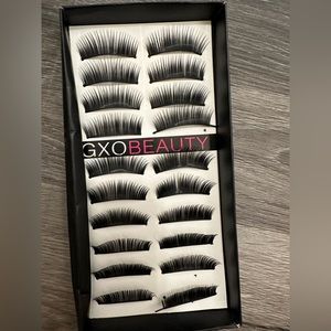 10 pairs of false lashes